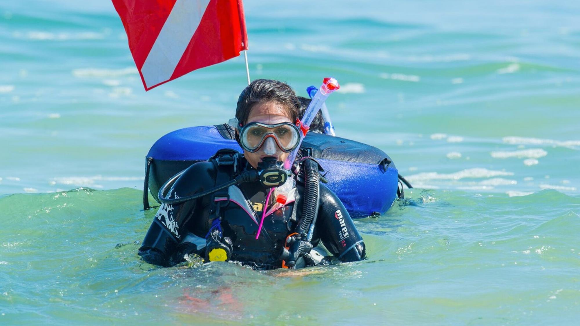 Scuba Gear Dive Flag and Float Tips | PADI